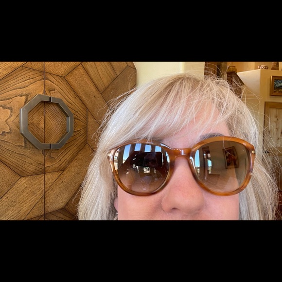 Person women’s sunglasses